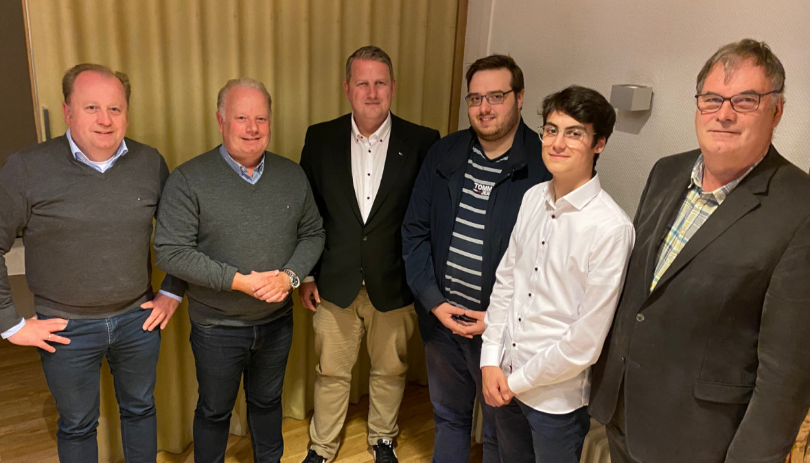 Foto (v.l.n.r.): Burkhard Blling, Matthias Blling, Marc Weeling, Felix Dmer, Leon Christ, Ludger Janning Nicht auf dem Foto: Thomas Dieckmann, Heiko Philippski.